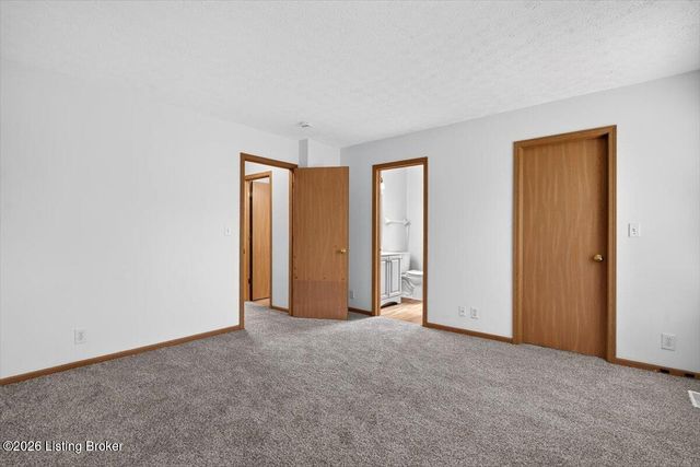 7317 Orchard Lake Blvd, Louisville, KY 40218