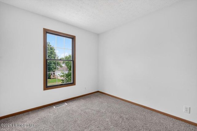 7317 Orchard Lake Blvd, Louisville, KY 40218