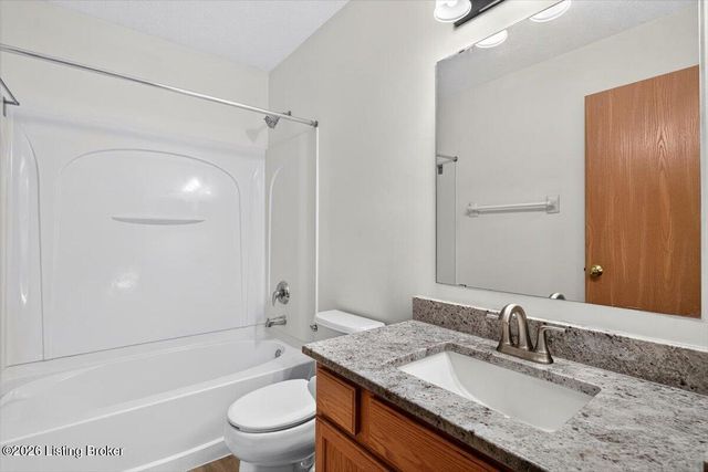 7317 Orchard Lake Blvd, Louisville, KY 40218