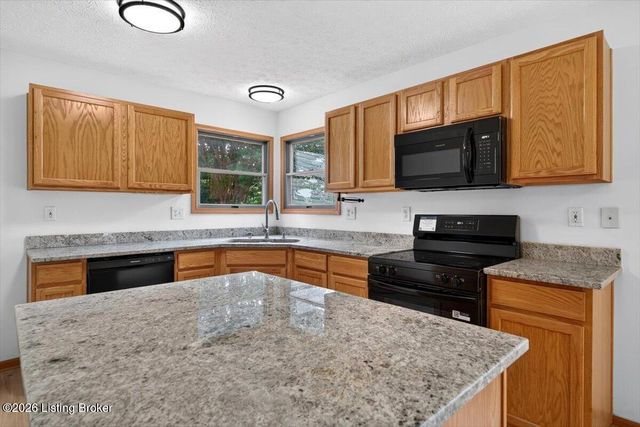7317 Orchard Lake Blvd, Louisville, KY 40218