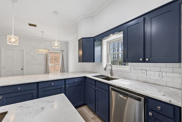 72 Spring Lake Way, Shreveport, LA 71106