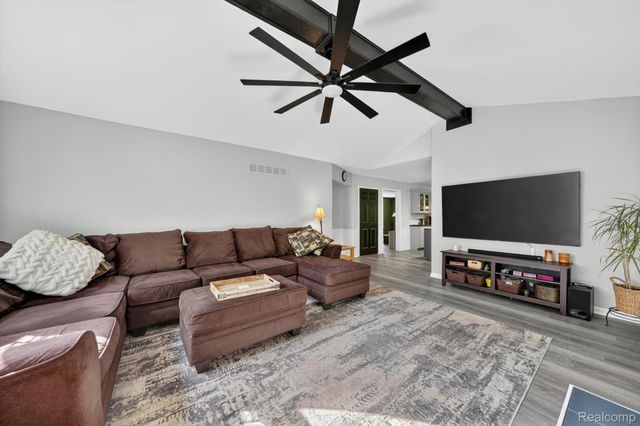 611 THORNEHILL Trail, Oxford Village, MI 48371