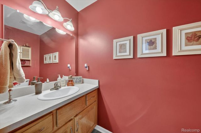 611 THORNEHILL Trail, Oxford Village, MI 48371