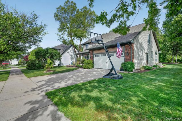611 THORNEHILL Trail, Oxford Village, MI 48371