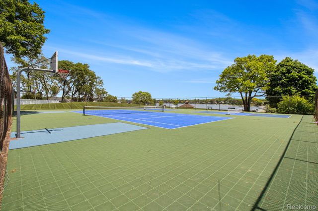 611 THORNEHILL Trail, Oxford Village, MI 48371