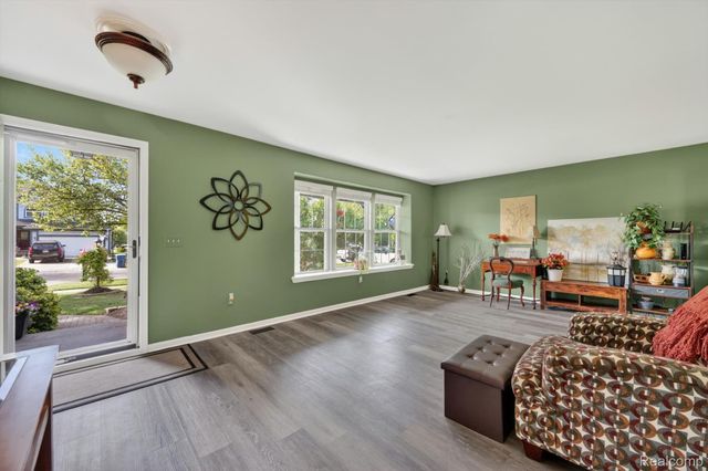 611 THORNEHILL Trail, Oxford Village, MI 48371