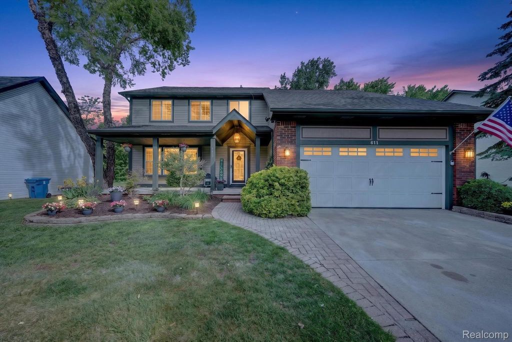 611 THORNEHILL Trail, Oxford Village, MI 48371