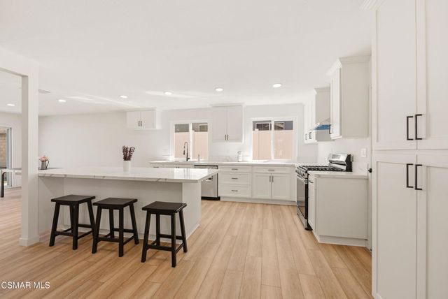 952 Moffatt Circle, Simi Valley, CA 93065