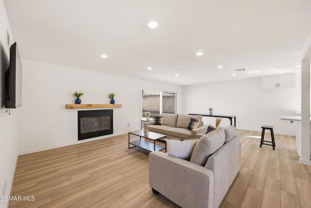 952 Moffatt Circle, Simi Valley, CA 93065