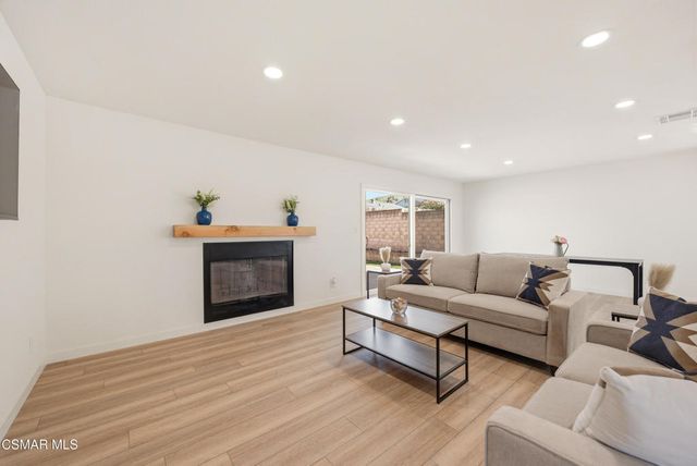 952 Moffatt Circle, Simi Valley, CA 93065