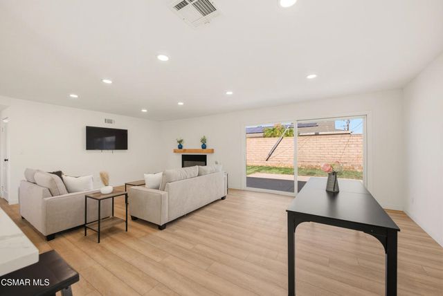 952 Moffatt Circle, Simi Valley, CA 93065