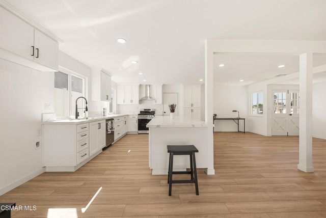 952 Moffatt Circle, Simi Valley, CA 93065