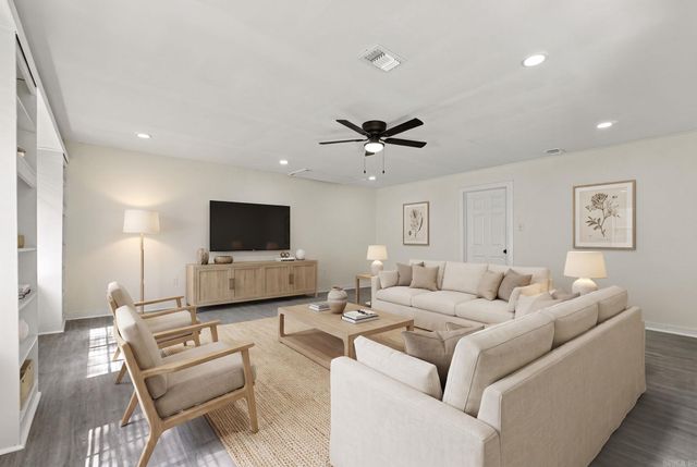 37 Forrest Court, Conway, AR 72034