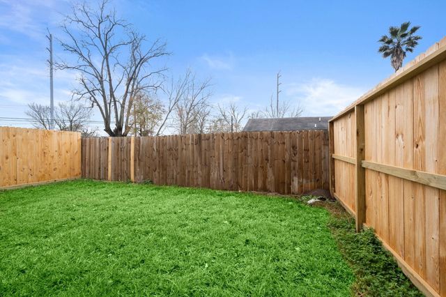 8115 Esther Acres, Houston, TX 77088