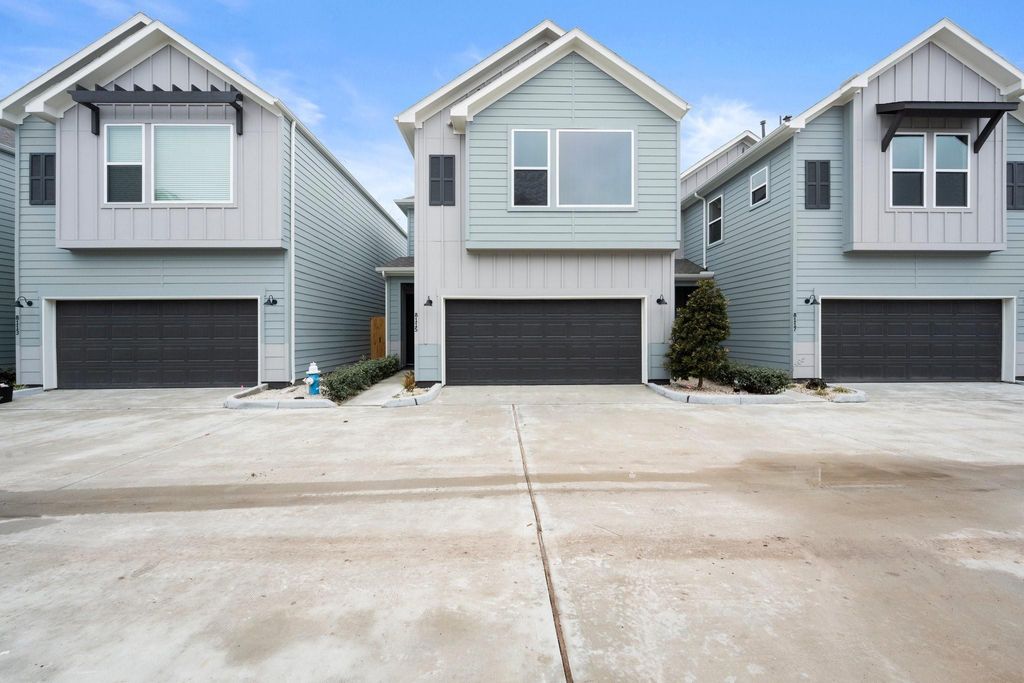 8115 Esther Acres, Houston, TX 77088