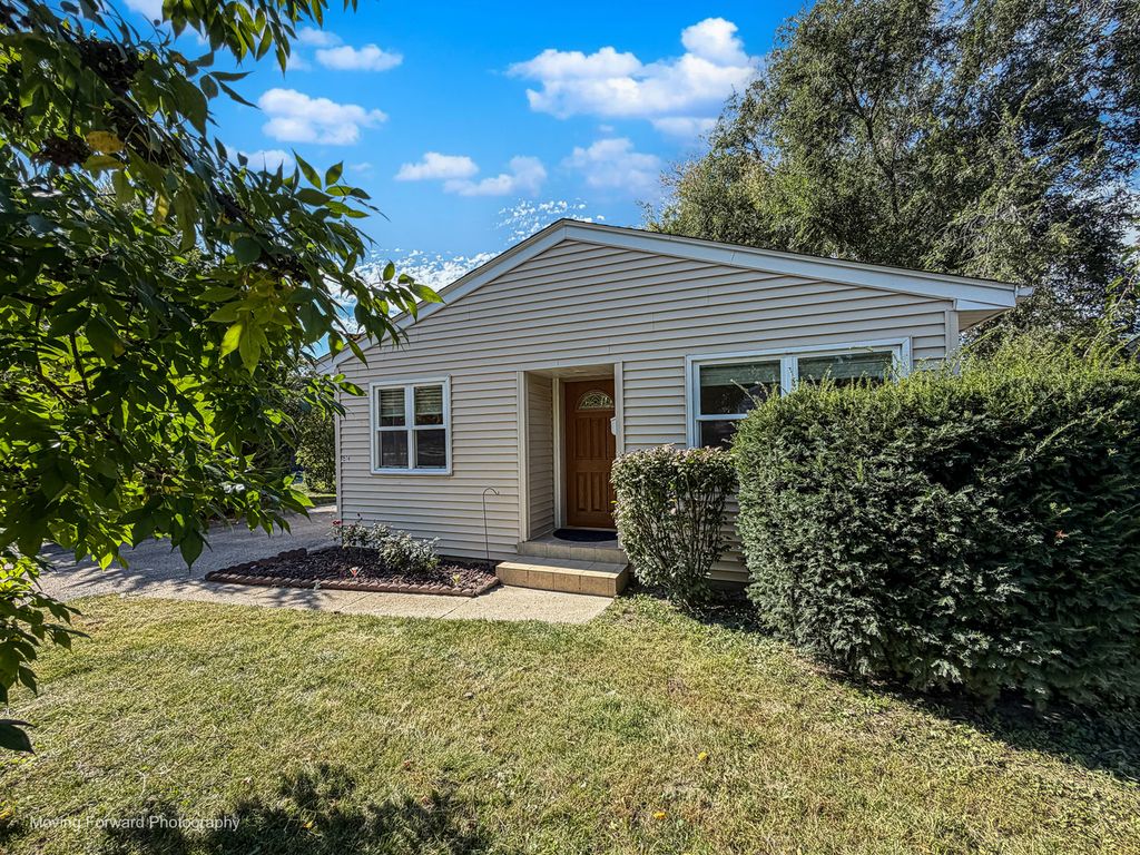 1574 HIGHLAND Avenue, Glendale Heights, IL 60139 — photo 3
