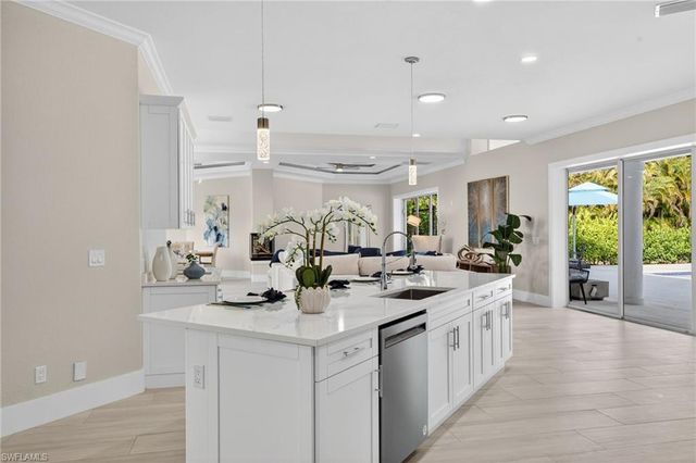 6461 Livingston Woods LN, Naples, FL 34109