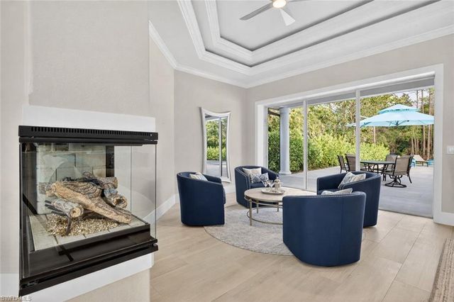 6461 Livingston Woods LN, Naples, FL 34109