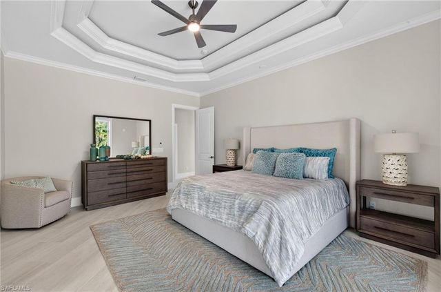 6461 Livingston Woods LN, Naples, FL 34109