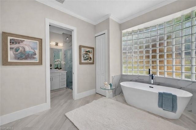 6461 Livingston Woods LN, Naples, FL 34109