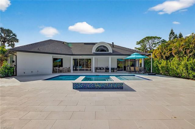 6461 Livingston Woods LN, Naples, FL 34109