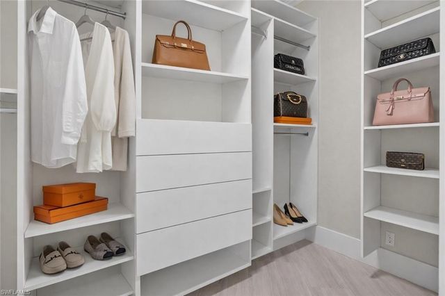 6461 Livingston Woods LN, Naples, FL 34109