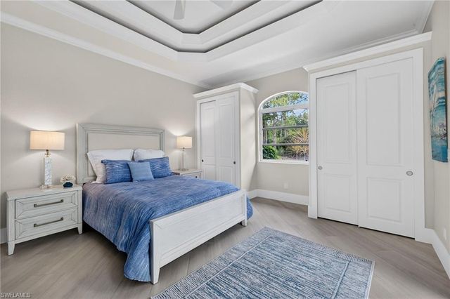 6461 Livingston Woods LN, Naples, FL 34109