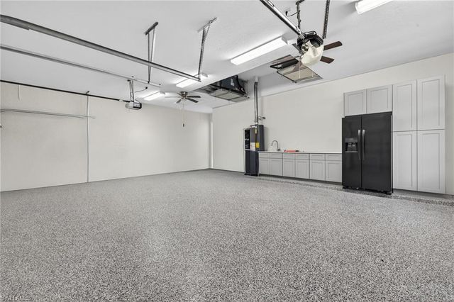 6461 Livingston Woods LN, Naples, FL 34109