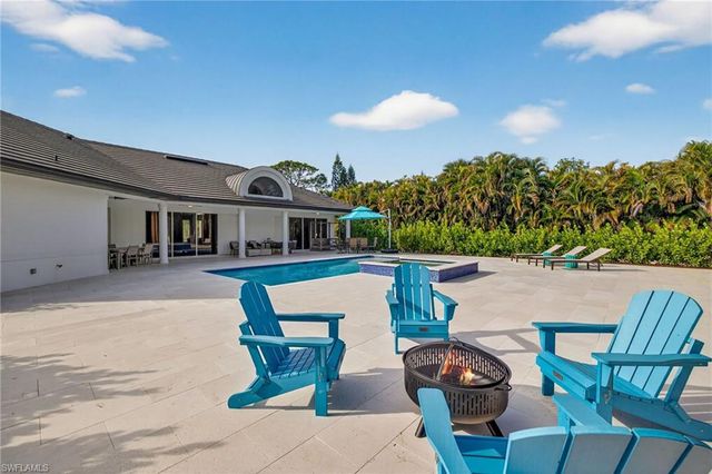 6461 Livingston Woods LN, Naples, FL 34109