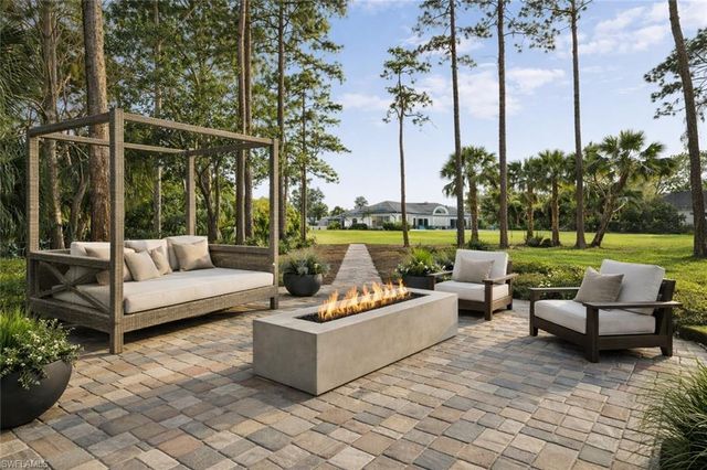 6461 Livingston Woods LN, Naples, FL 34109