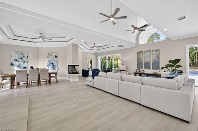 6461 Livingston Woods LN, Naples, FL 34109