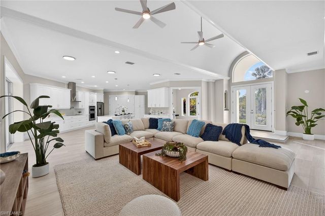 6461 Livingston Woods LN, Naples, FL 34109