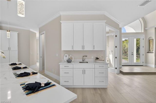 6461 Livingston Woods LN, Naples, FL 34109