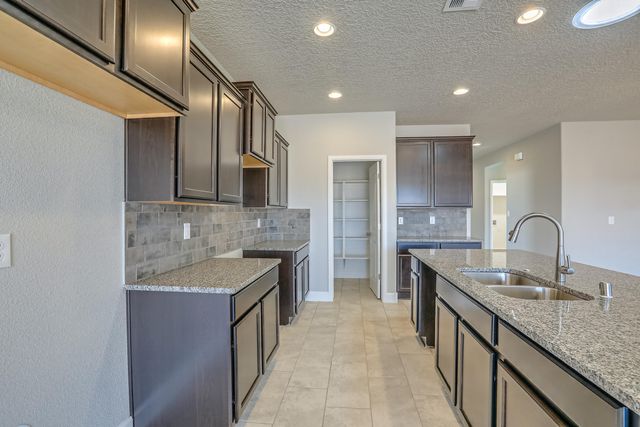 6705 SYDNEY Drive NE, Rio Rancho, NM 87144