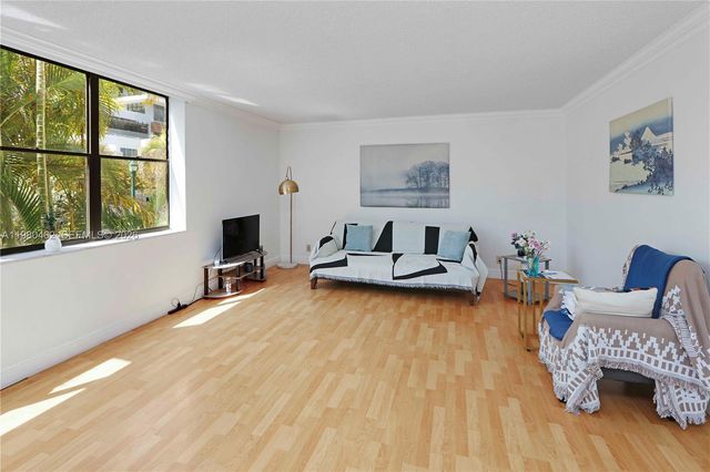 20381 NE 30th Ave 220-7, Aventura, FL 33180