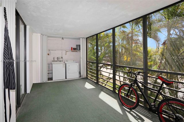 20381 NE 30th Ave 220-7, Aventura, FL 33180