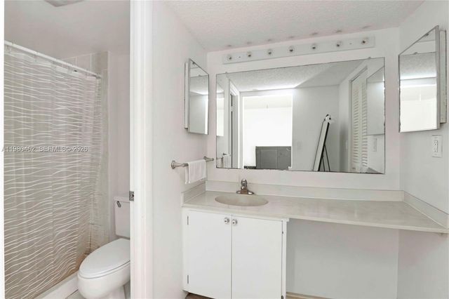 20381 NE 30th Ave 220-7, Aventura, FL 33180