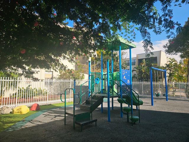 20381 NE 30th Ave 220-7, Aventura, FL 33180