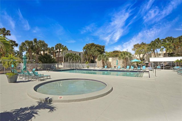 20381 NE 30th Ave 220-7, Aventura, FL 33180