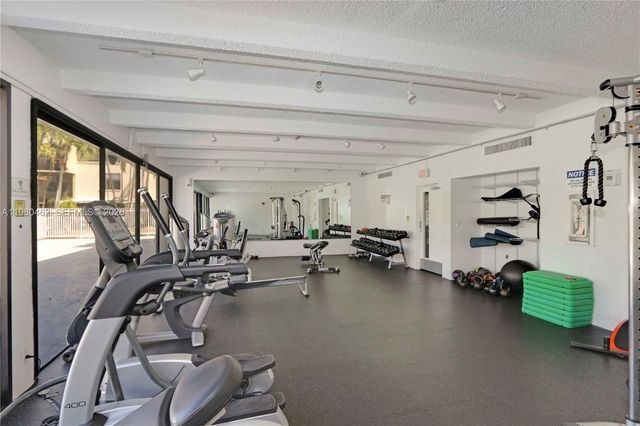 20381 NE 30th Ave 220-7, Aventura, FL 33180