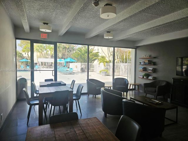 20381 NE 30th Ave 220-7, Aventura, FL 33180