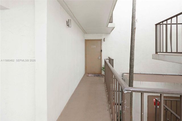 20381 NE 30th Ave 220-7, Aventura, FL 33180