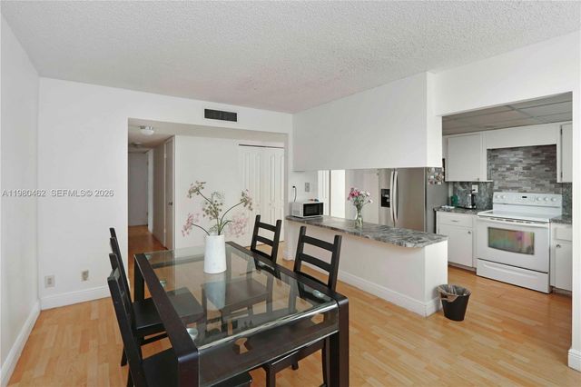 20381 NE 30th Ave 220-7, Aventura, FL 33180