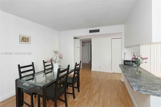 20381 NE 30th Ave 220-7, Aventura, FL 33180