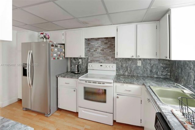 20381 NE 30th Ave 220-7, Aventura, FL 33180