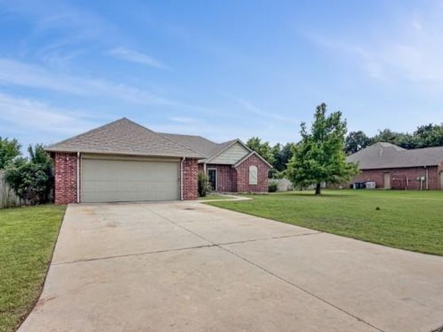 902 Lost Oak Drive, Guthrie, OK 73044