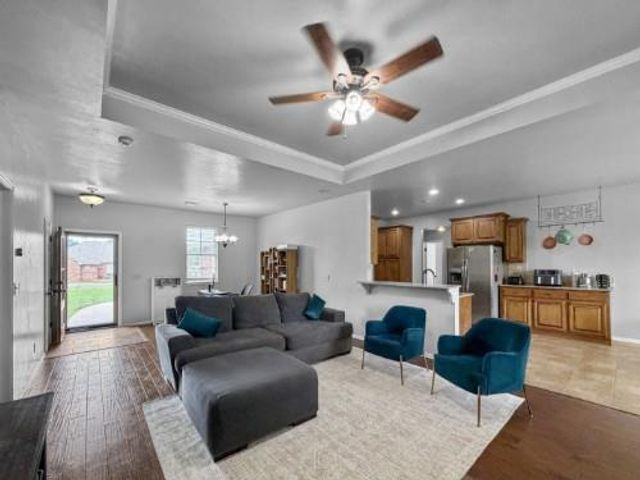902 Lost Oak Drive, Guthrie, OK 73044