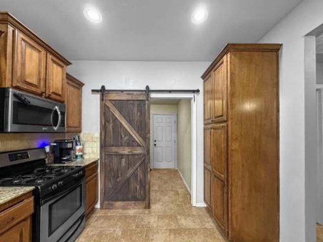 902 Lost Oak Drive, Guthrie, OK 73044