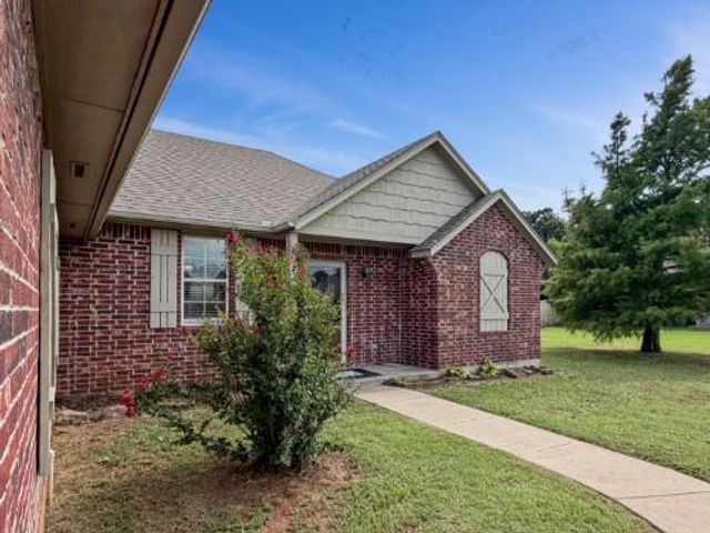902 Lost Oak Drive, Guthrie, OK 73044