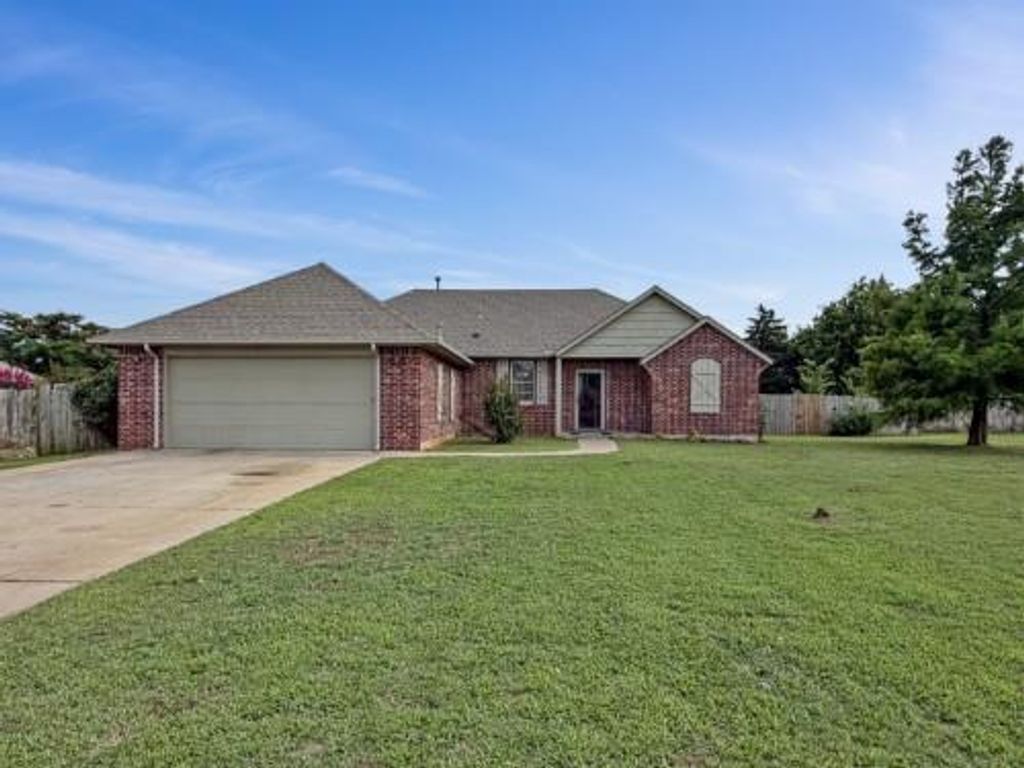 902 Lost Oak Drive, Guthrie, OK 73044